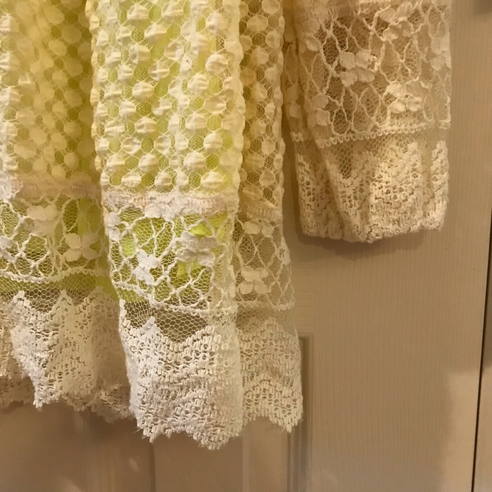 Lace top - Picture 2 of 5